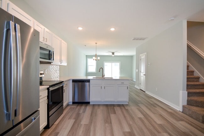 Building Photo - BEAUTIFUL! 2 Bedroom with Flex Space Townhome in Sneads Ferry