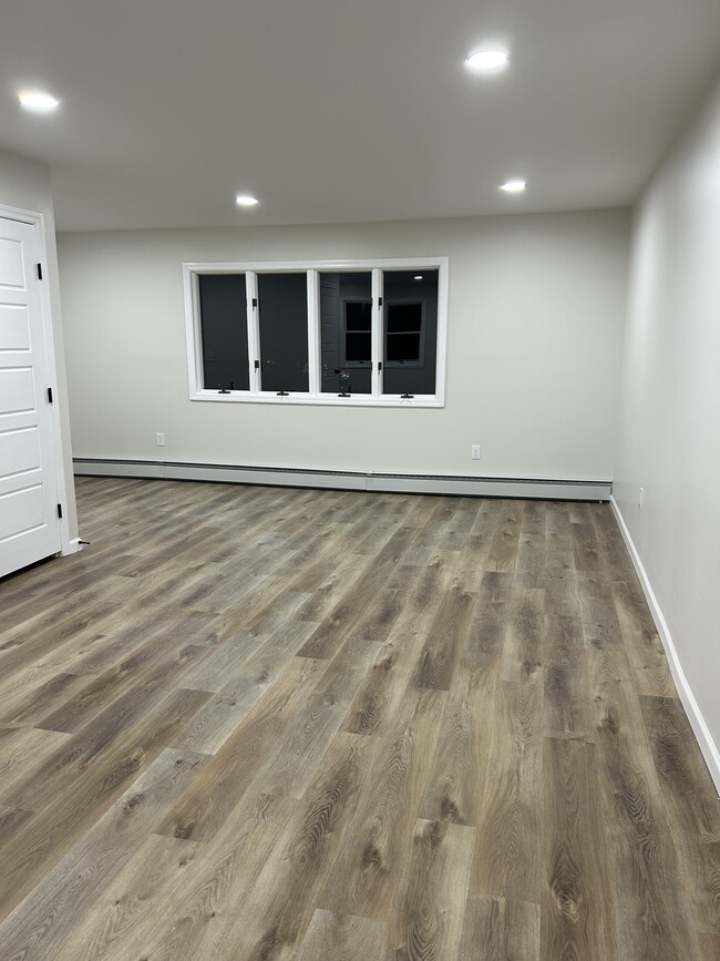 Building Photo - 258 Claywood Dr