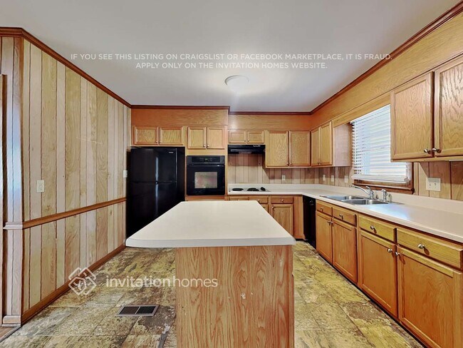 Foto del edificio - 4806 Vickrey Chapel Rd N