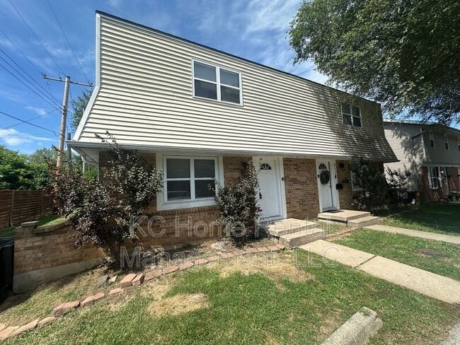 Building Photo - 212 N Oak Dr