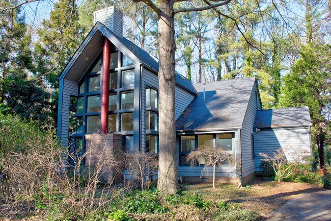 Building Photo - Contemporary 4bd/3.5ba Near Hope Valley + Home Equidistant to Downtown Durham & Chapel Hill!