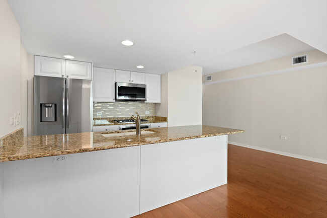 Building Photo - 9715 Woods Dr