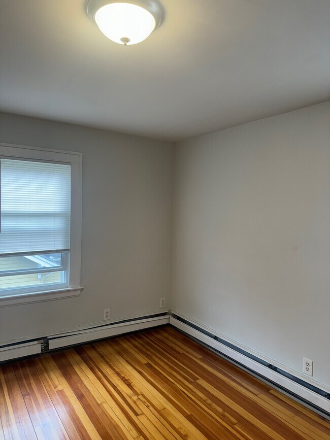 Building Photo - 31 ellesmere Ave
