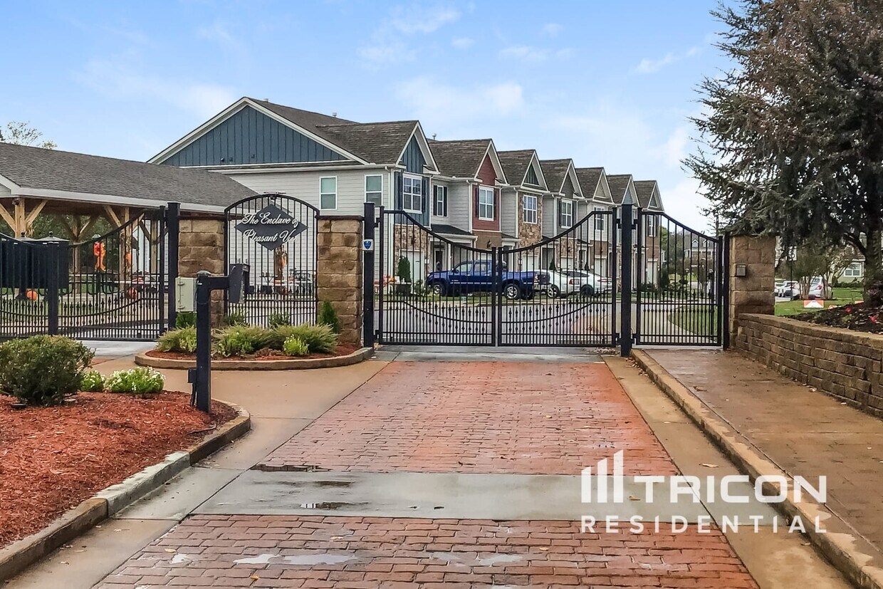 Foto principal - 306 Imperial Court Pleasant View TN