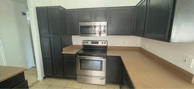 Building Photo - 1086 E Santa Cruz Ln