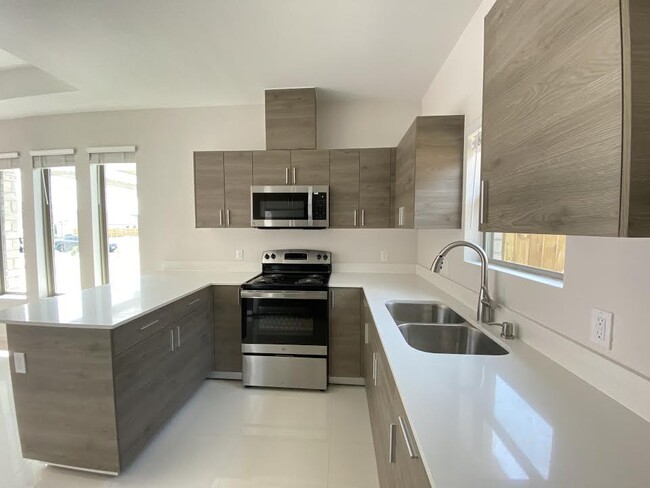 Foto del edificio - 4900 Lark Ave