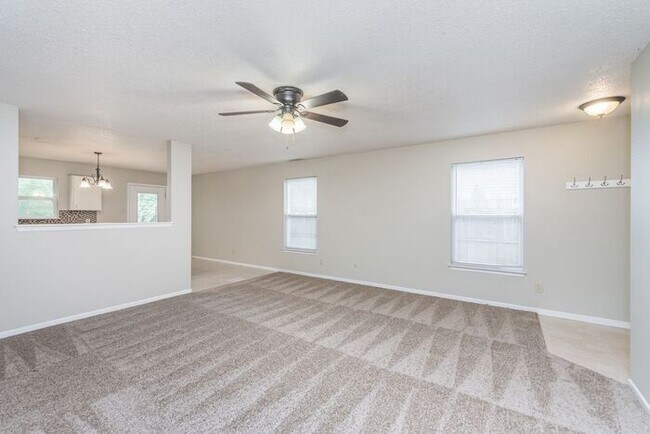 Building Photo - Sweet 3 Bedroom 2 Full Bath in Wayne Township
