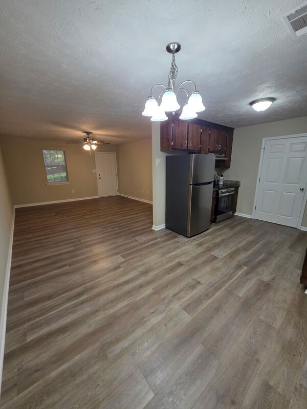 Building Photo - 220 Big Oak Cir