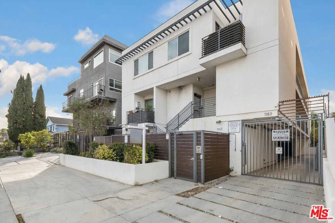 Foto del edificio - 1183 Crenshaw Blvd