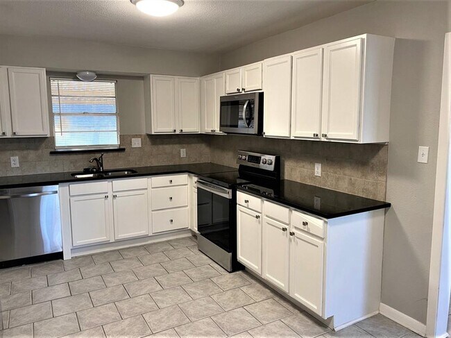 Building Photo - 304 Burgett St