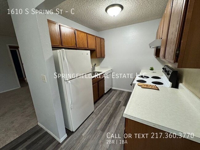 Building Photo - Charming 2 Bed, 1 Bath Apartment