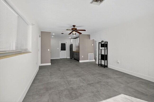 Foto del edificio - 642 SW 11th St