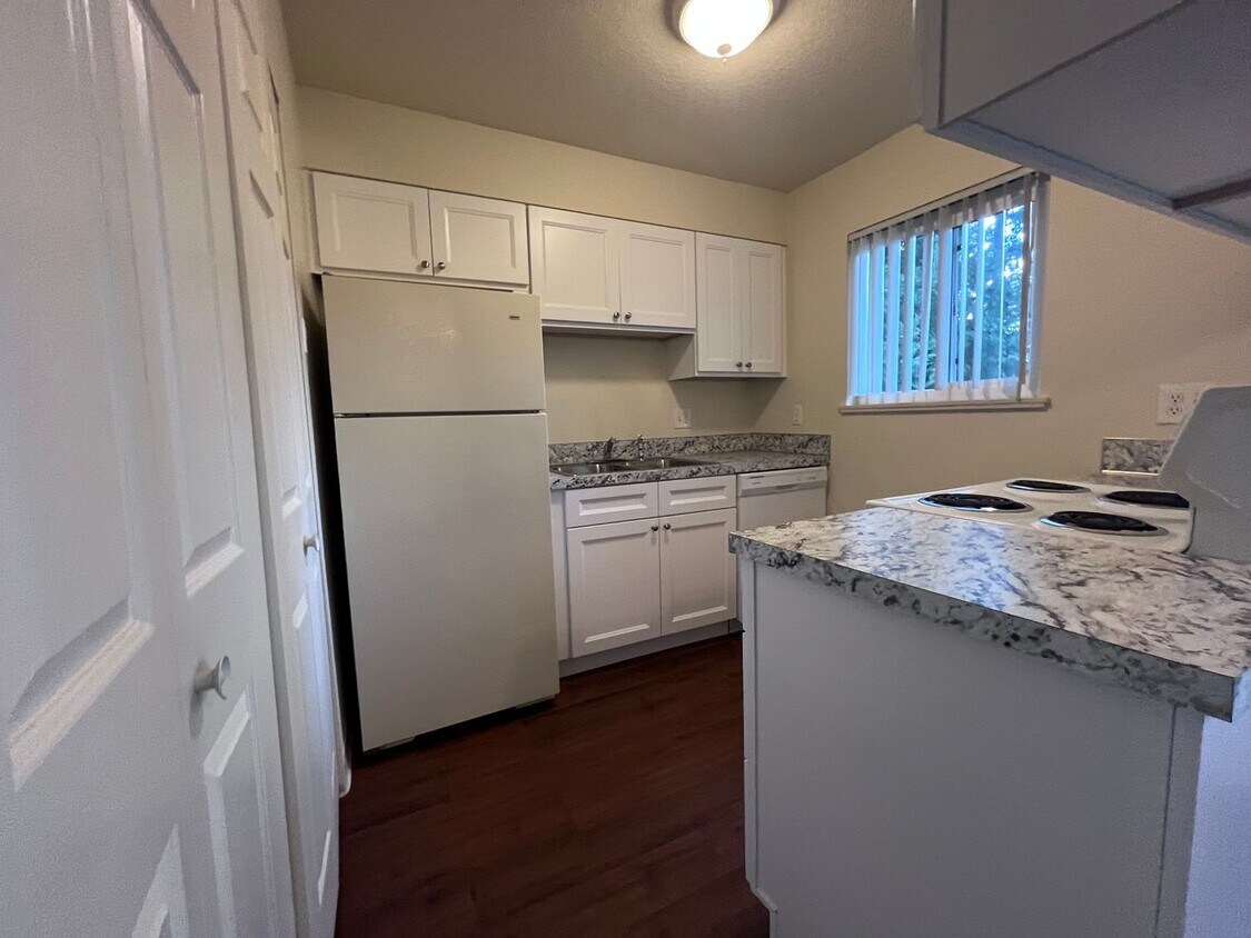 Primary Photo - Lovely Duplex Community in Sandy, OR! One ...