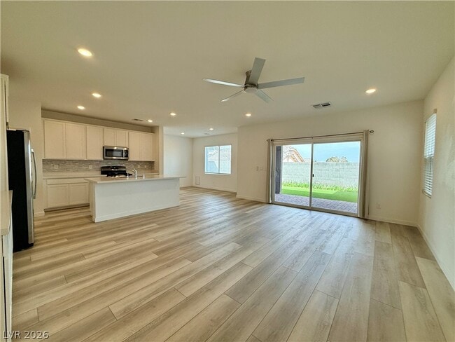 Building Photo - 4414 Peressini St