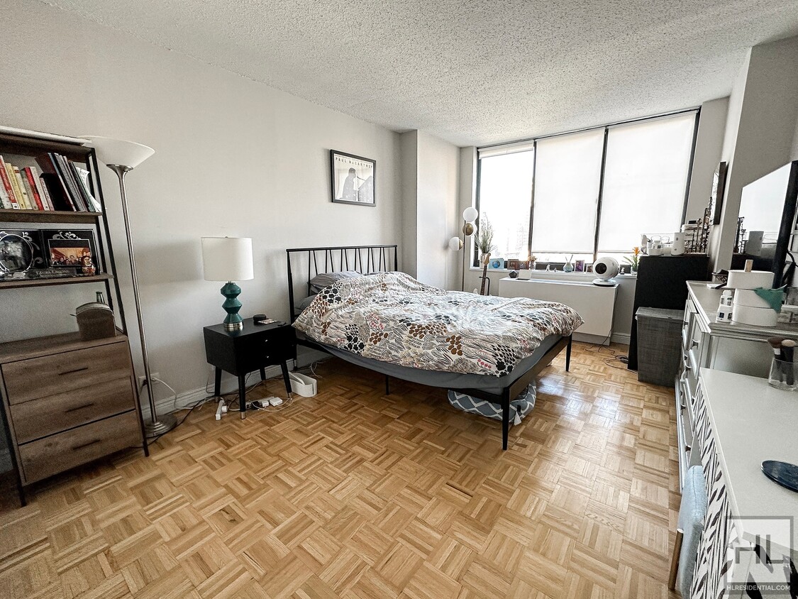 Primary Photo - EAST 95 STREET