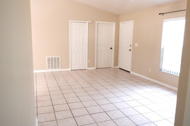 Foto del edificio - 1351 Danbury St SW