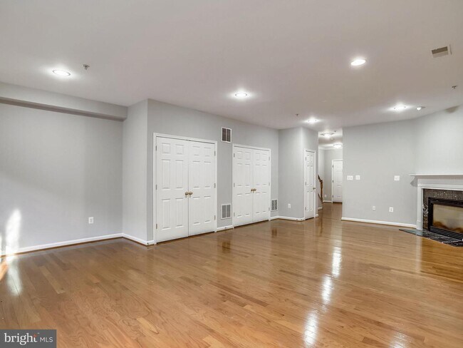 Building Photo - 12903 Gladys Retreat Cir