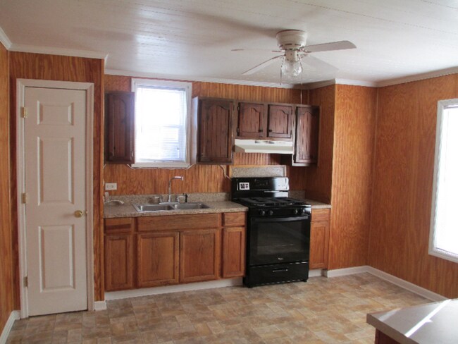 Building Photo - Single Family Homw