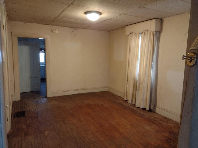 Building Photo - 150 N Broad St