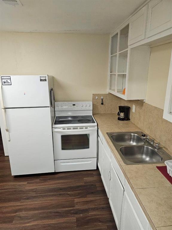 Building Photo - 202 W E St