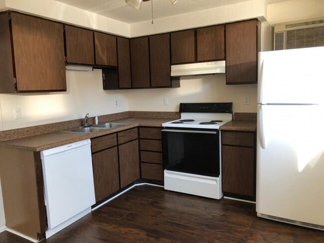 Building Photo - 266 S Paw Paw St
