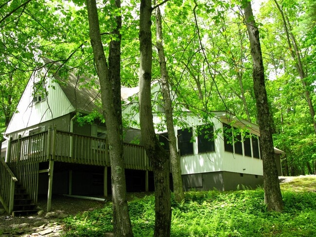 Building Photo - 392 Hallowood Dr