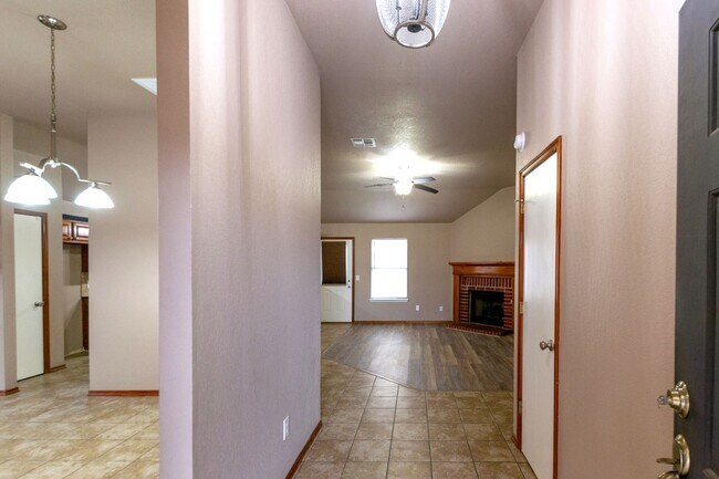 Foto del edificio - Discover Your Ideal Home: 3 Bed, 2 Bath wi...