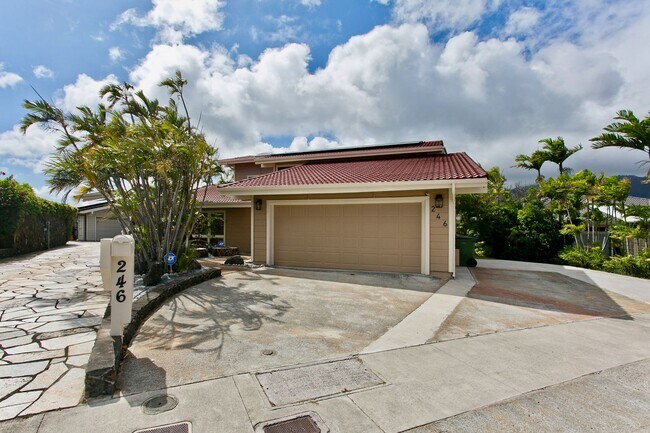 Building Photo - Marina Front 3BR Home With Split AC and Bo...