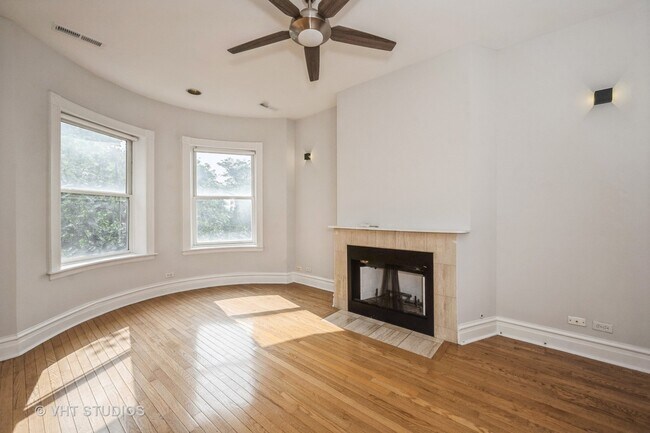 Foto del edificio - 3252 S Prairie Ave