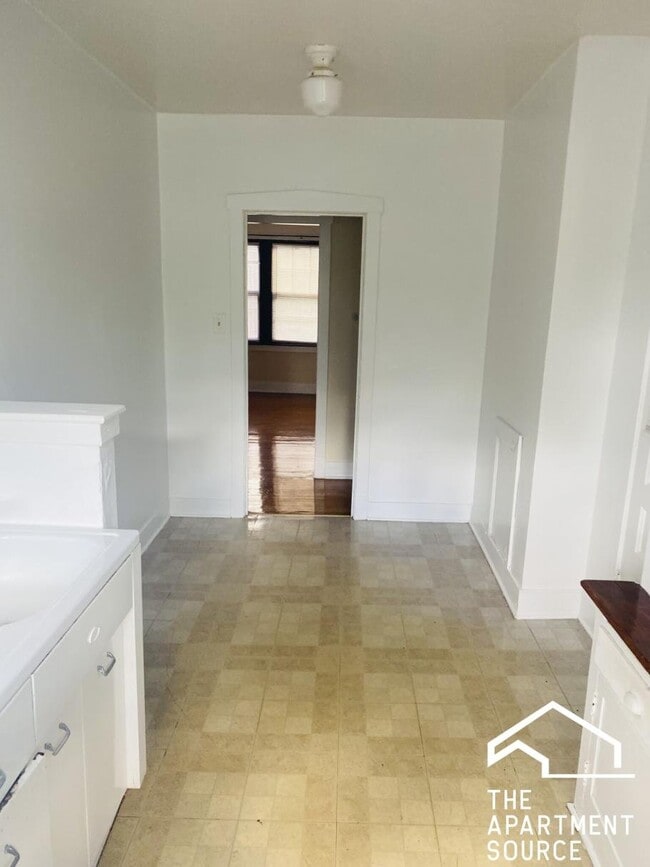 Photo - 3146 S Harlem Ave (Riverside, IL) Apartment