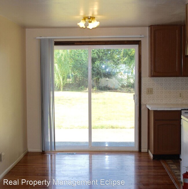 Building Photo - 3 br, 1 bath House - 6633 193rd St SW