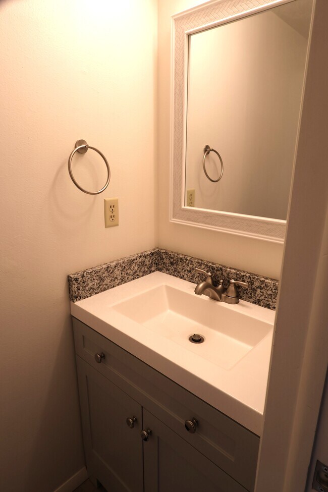 Foto del edificio - 1060 N 375 W