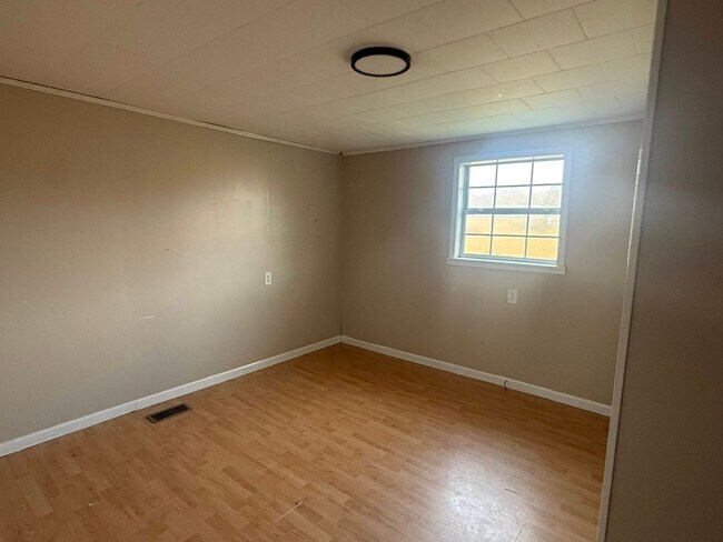 Foto del edificio - 585 Pleasant Hill Rd