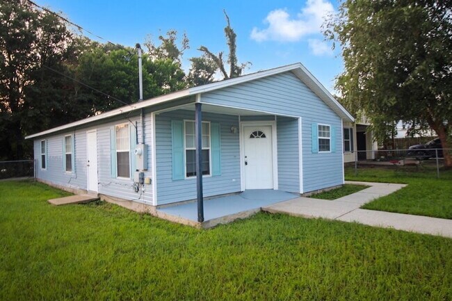 Building Photo - 3BR Pensacola Home Near Blue Wahoos Stadium & Fenced Backyard!