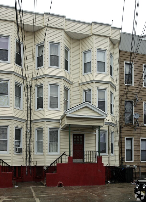 Primary Photo - 28 Jefferson Ave