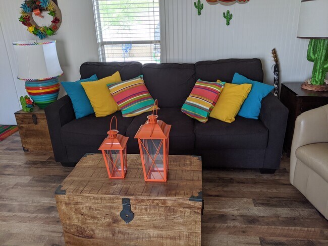 Sala de estar - 604 Havasu Ln