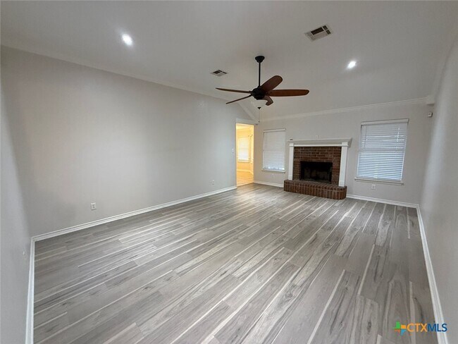 Foto del edificio - 426 Armstrong Dr