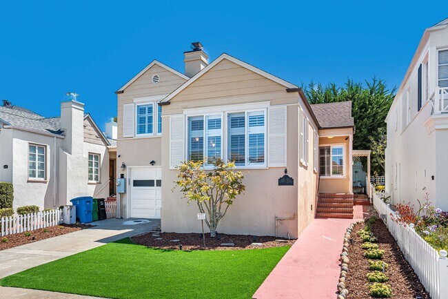 Foto del edificio - LAKESIDE HOUSE FOR RENT - $5,400