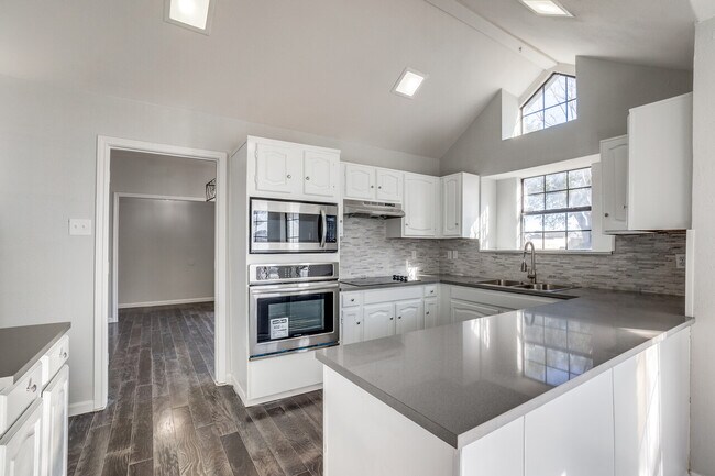 Foto del edificio - 13345/13347 Fall Manor Dr