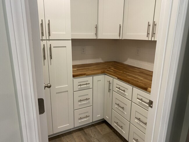 Foto del edificio - 423 High Ridge Ct