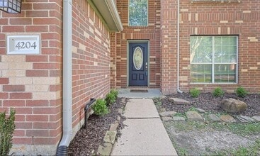 Building Photo - 4204 Seminole Dr