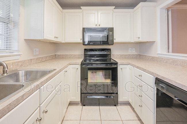 Building Photo - 807 Vestavia Villa Ct