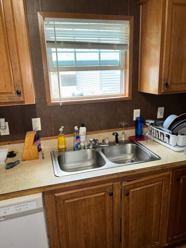 Foto del edificio - 1805 Meadow View Dr