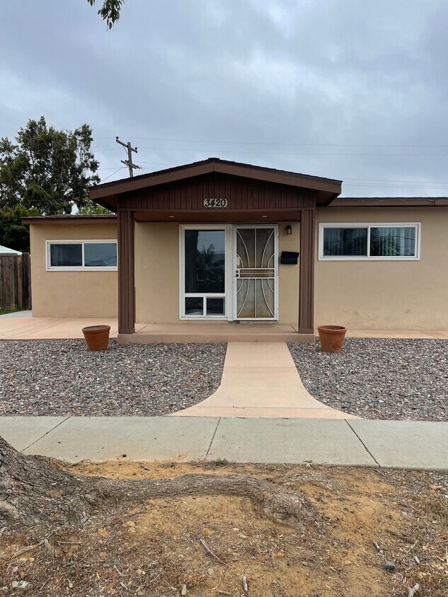 Primary Photo - 3420-22 Luna Ave