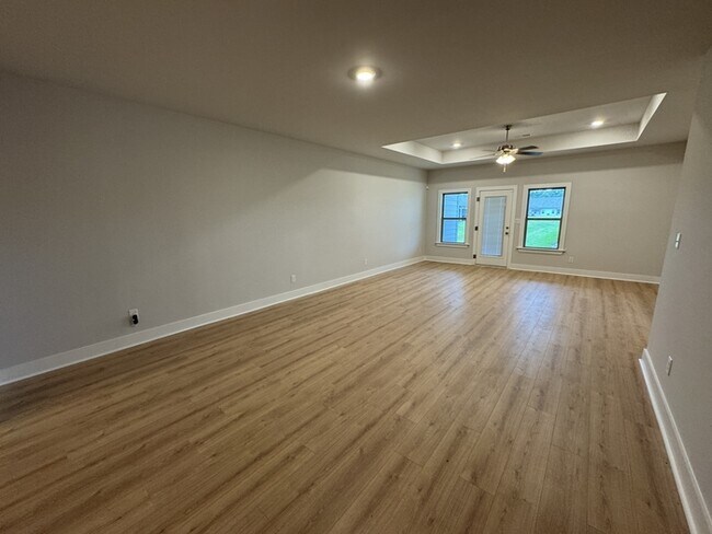 Building Photo - 12637 Whitcomb Cir