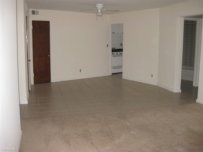 Building Photo - 11843 Edgewater Dr