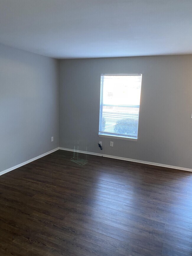 Foto del edificio - 400 Cedarbrook Ct