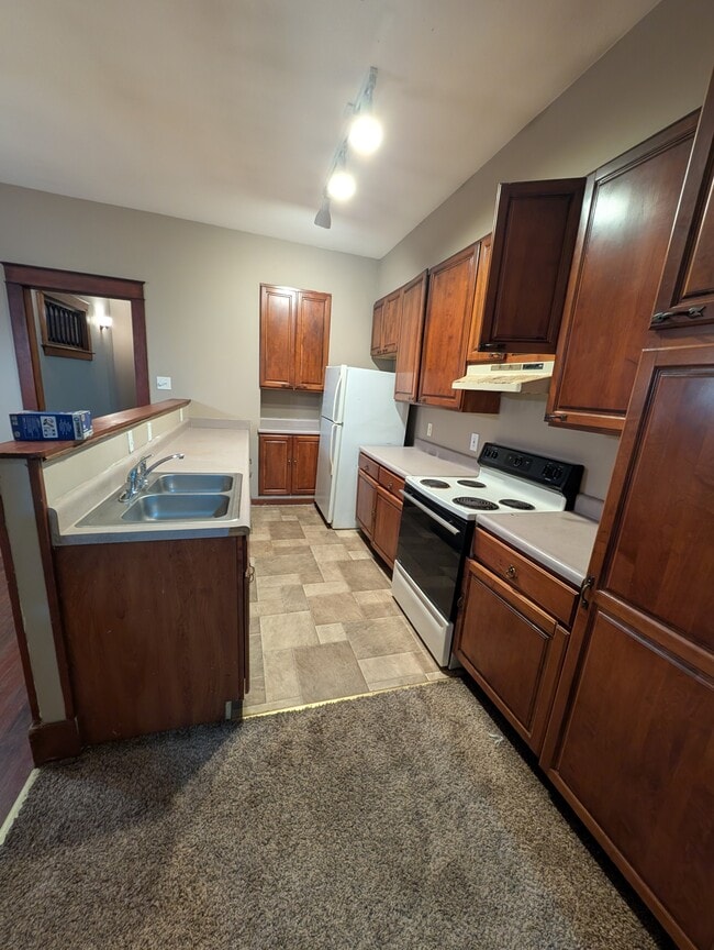 Building Photo - 516 NE Twiss Ave