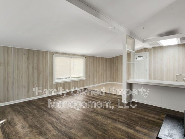 Building Photo - 1522 Joan St