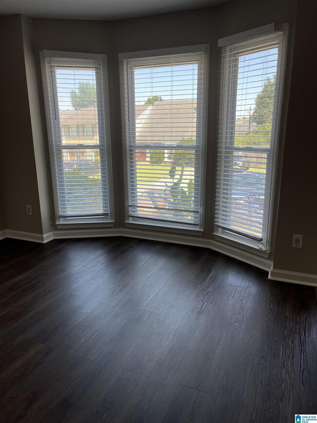Foto del edificio - 5040 Cheshire Ct
